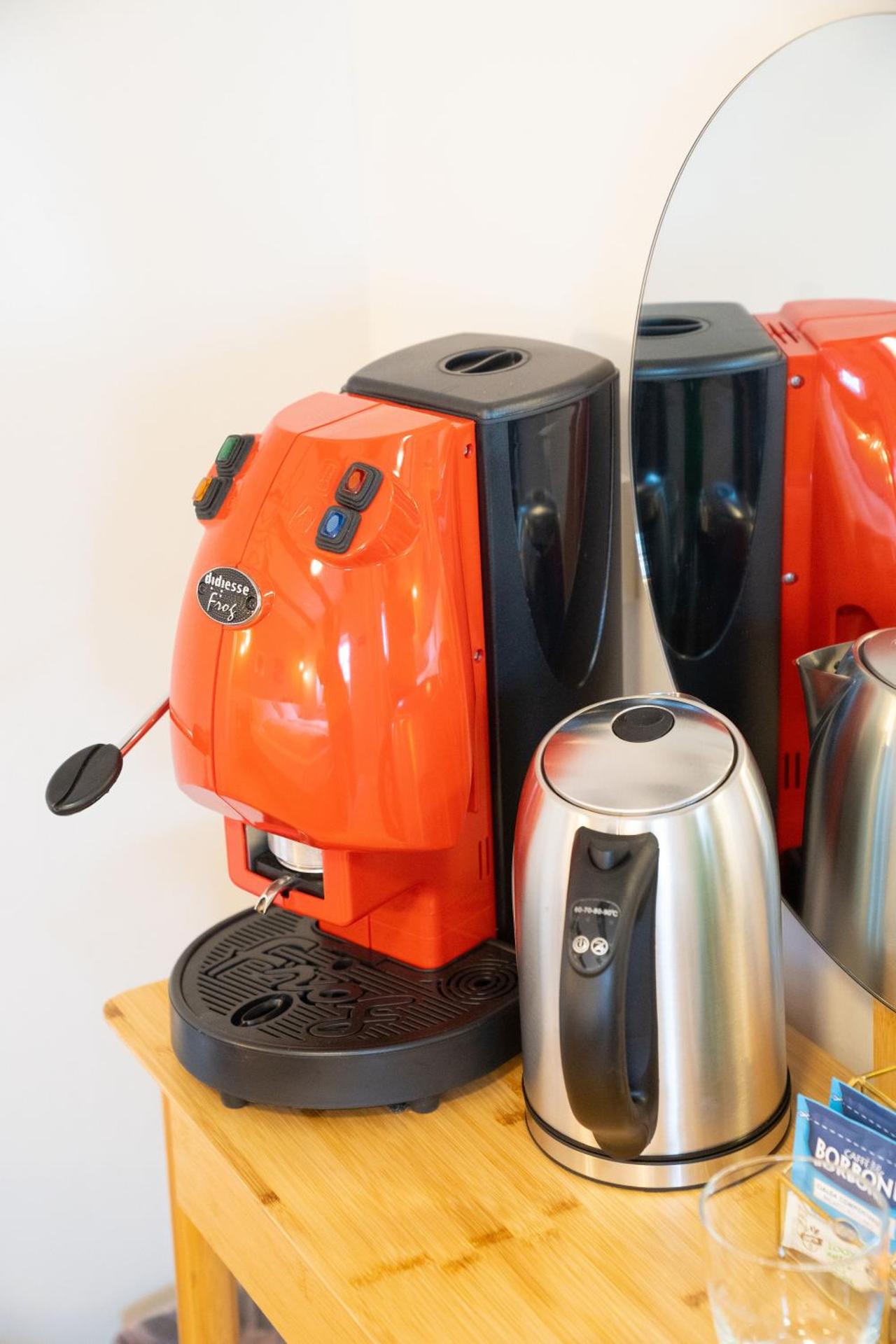 Coffee/tea facilities