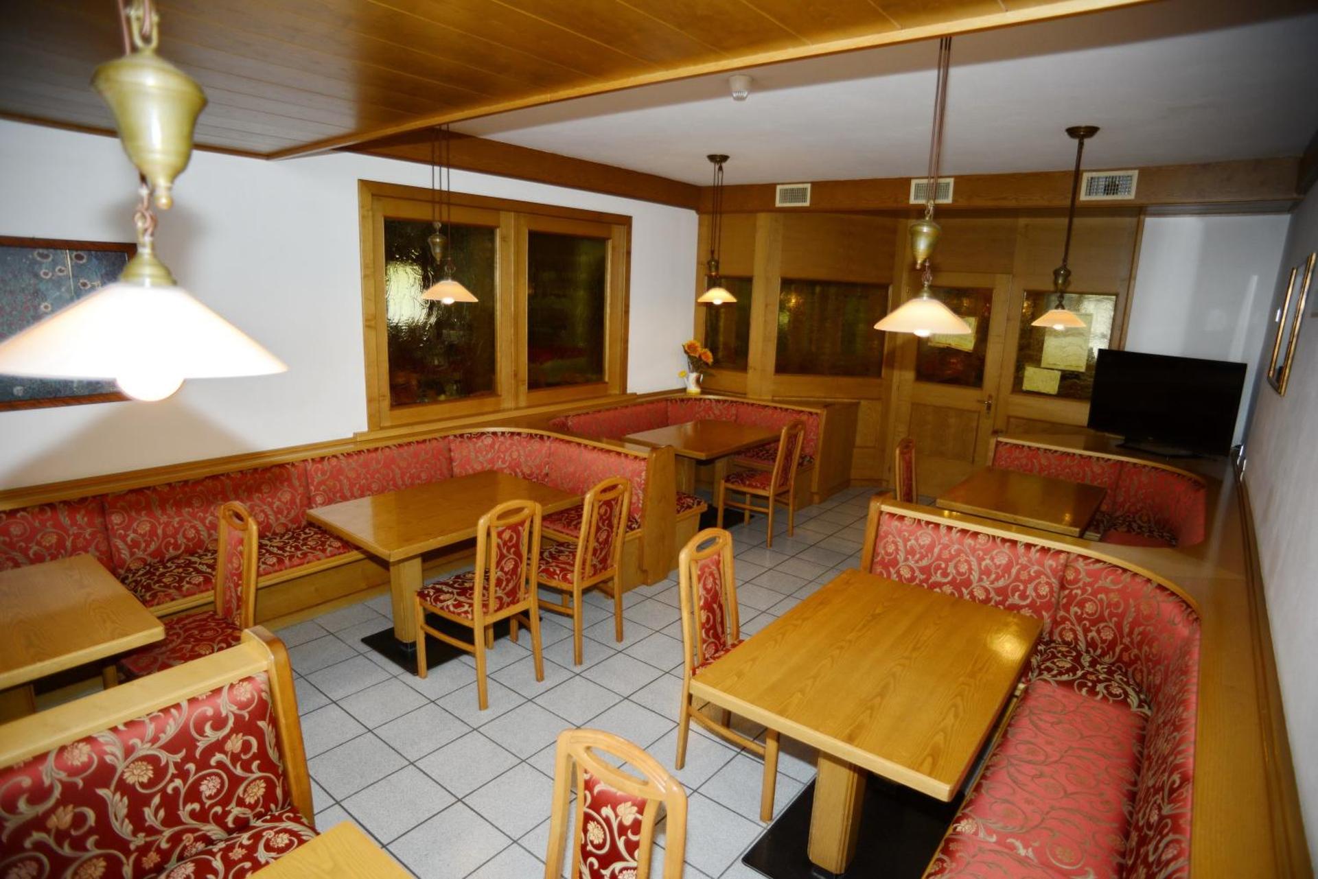 Communal lounge/ TV room