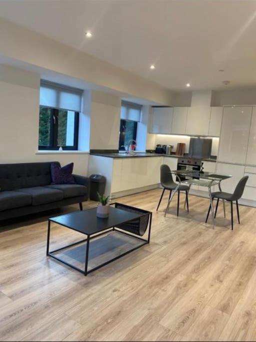 Brand new luxury apartment with free parking and gym