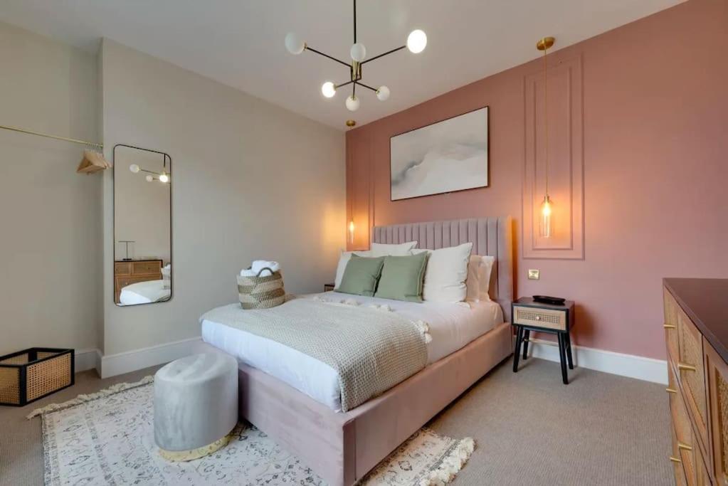 Newly renovated 4 Bedroom Cottage with Wood Burner