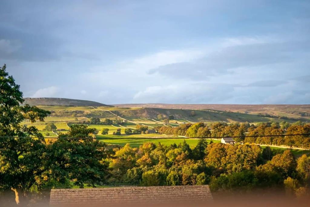 Newly renovated 4 Bedroom Cottage with Wood Burner