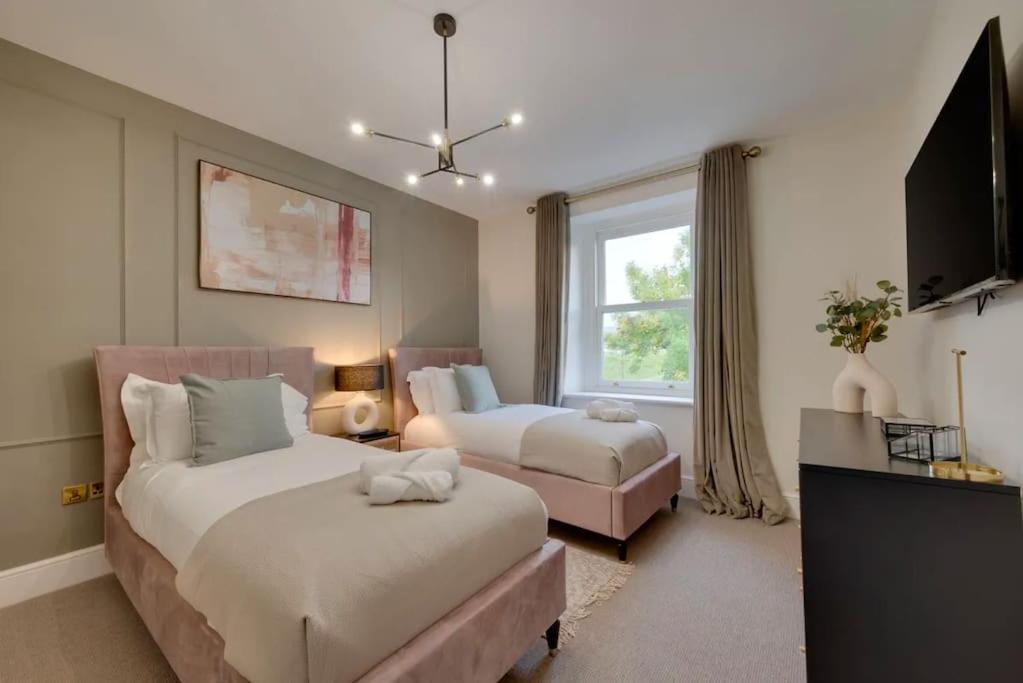 Newly renovated 4 Bedroom Cottage with Wood Burner