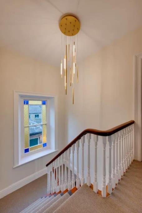 Newly renovated 4 Bedroom Cottage with Wood Burner