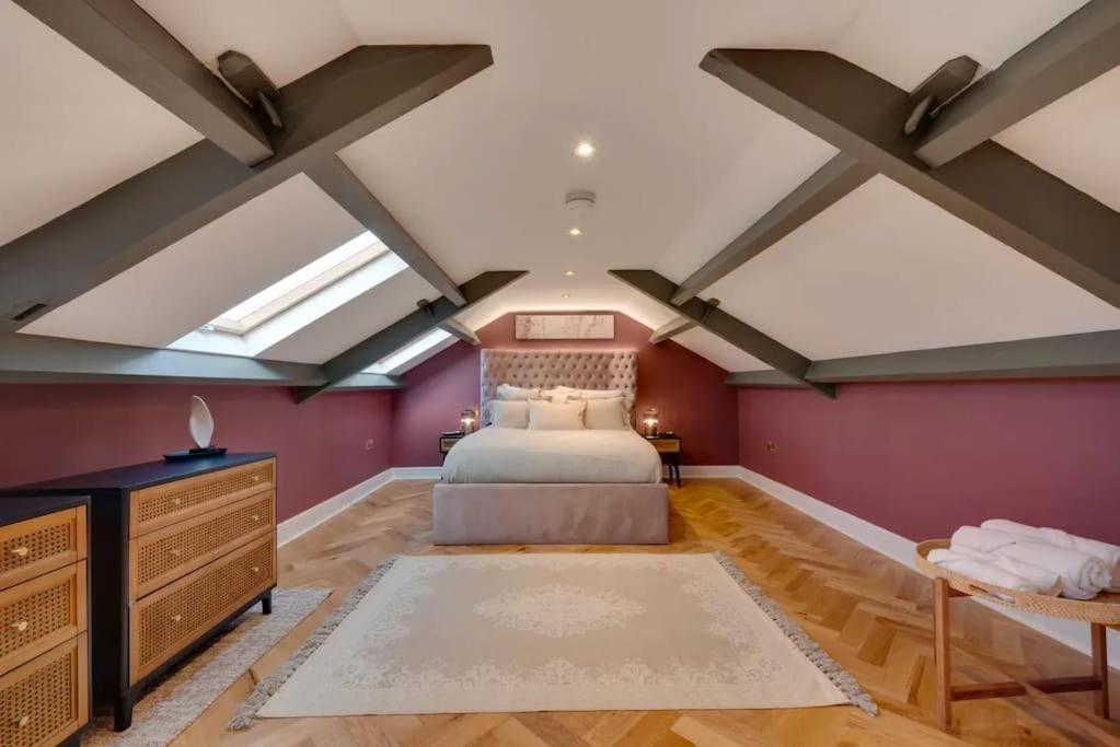 Newly renovated 4 Bedroom Cottage with Wood Burner