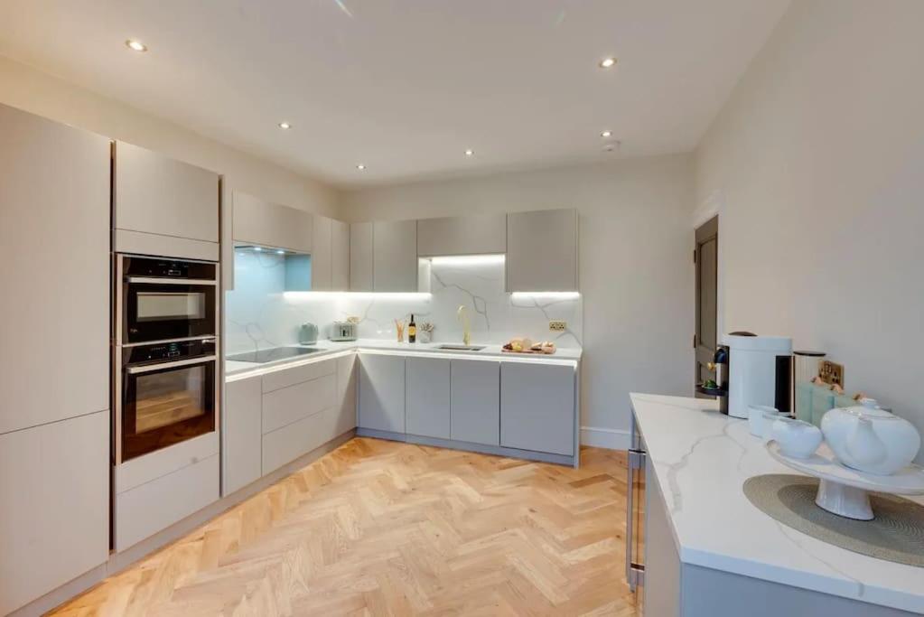 Newly renovated 4 Bedroom Cottage with Wood Burner