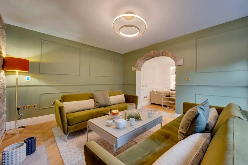 Newly renovated 4 Bedroom Cottage with Wood Burner