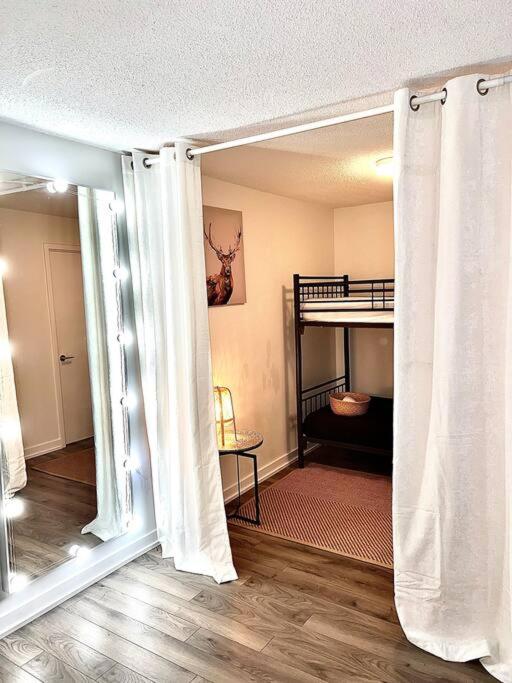 Stunning condo wit amazing view 5mins from cntower