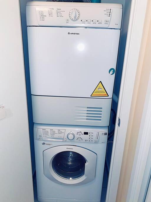 Stunning condo wit amazing view 5mins from cntower