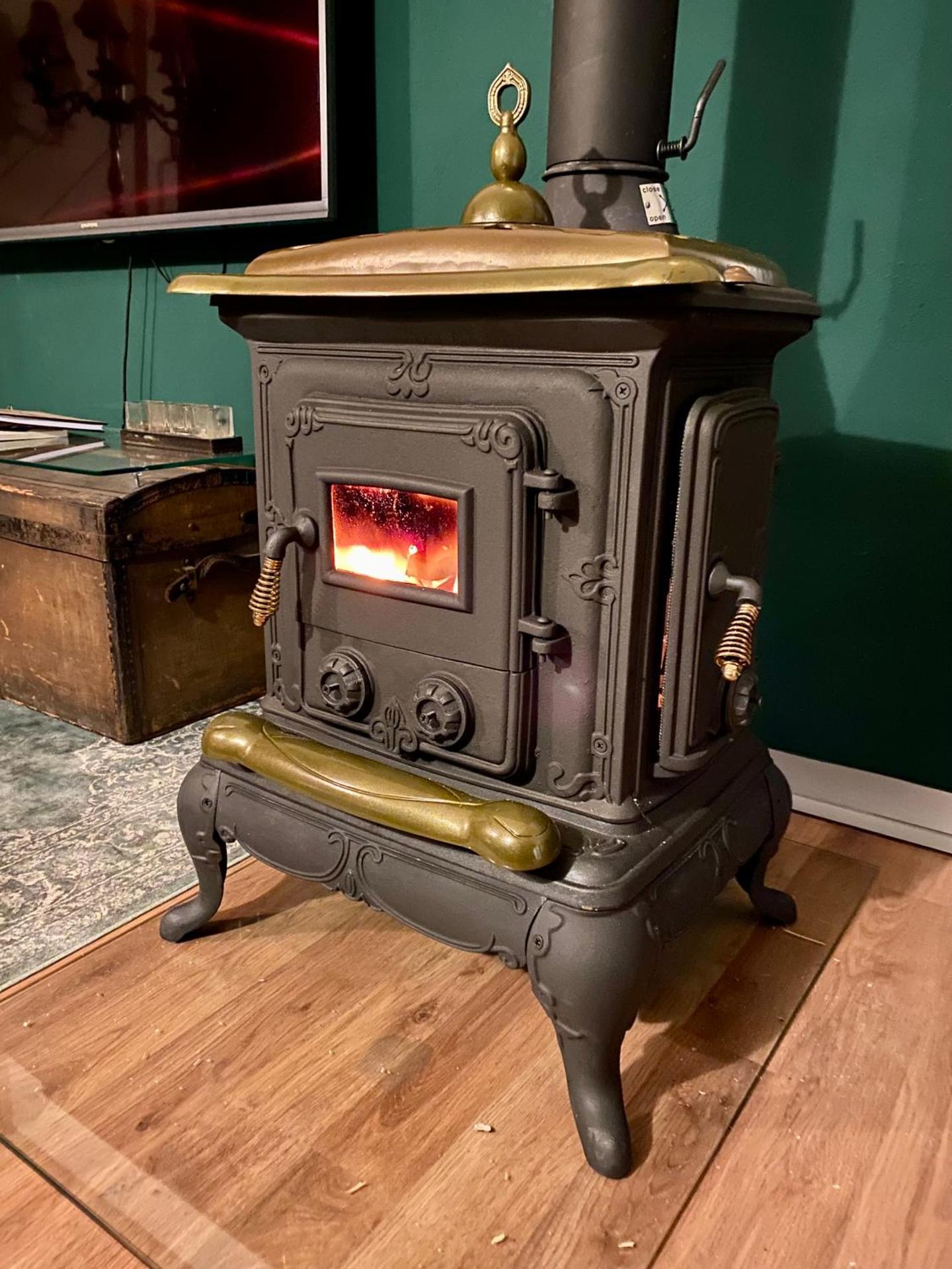 Gleis 1, Eisenbahn Waggon mit Whirlpool und Ofen