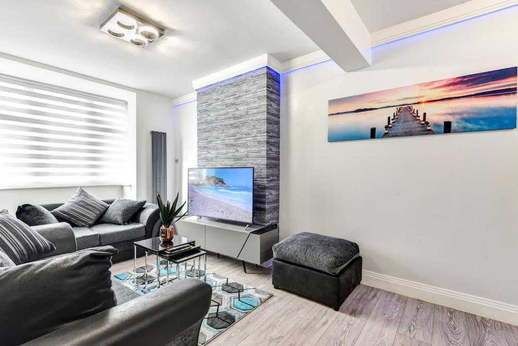 Beauty Close to Coast, Stunning interior, By Air Premier