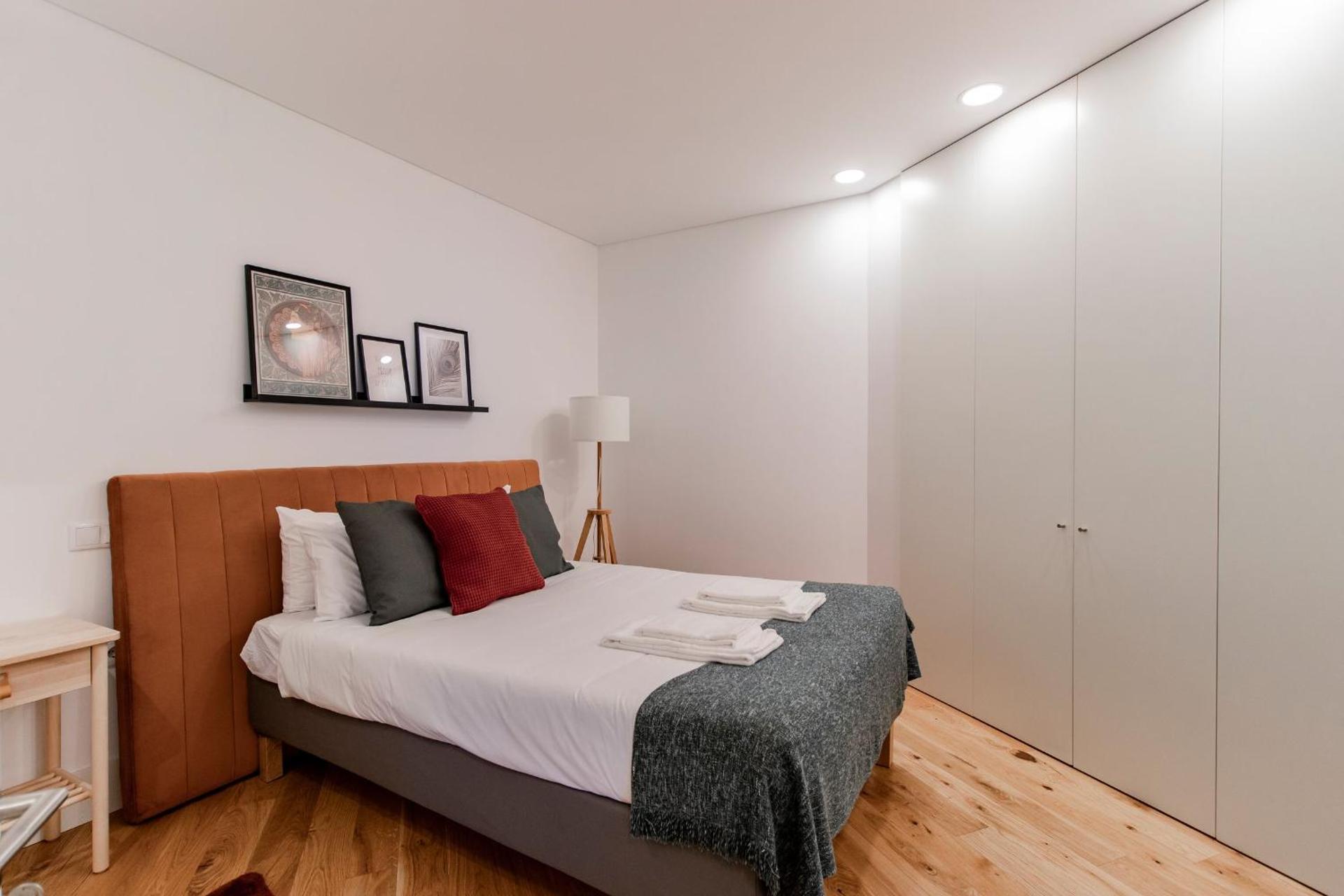 Rodrigues de Freitas 391 by LovelyStay