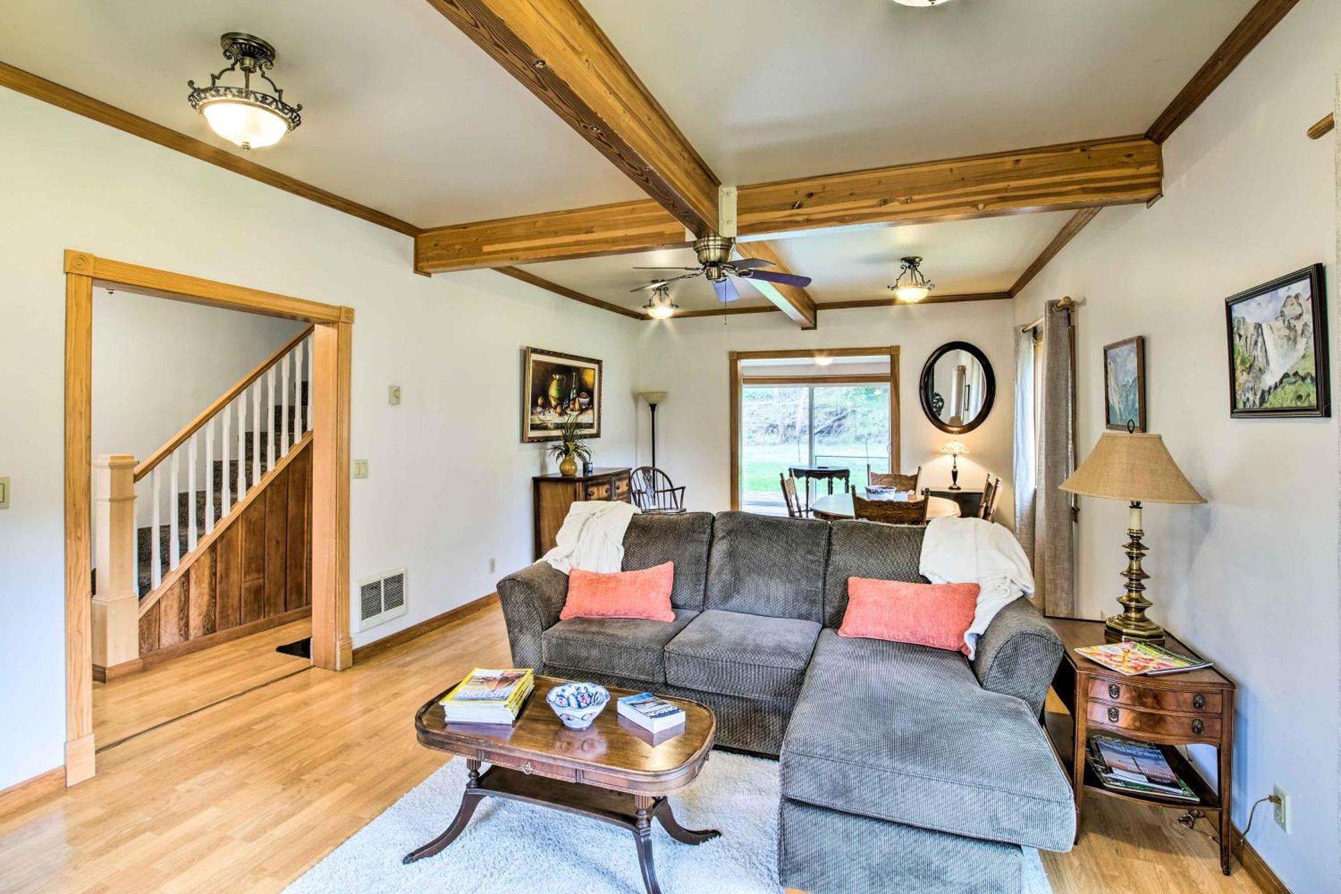 Quaint Coquille Getaway Near Beaches and Parks!