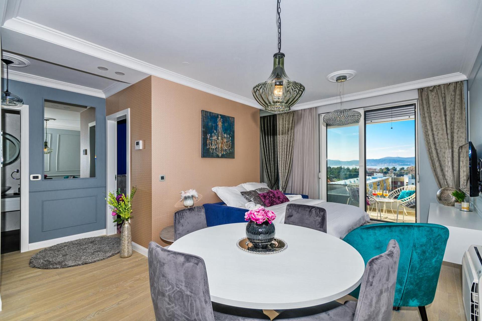 DiVine Luxury Apartment Blue