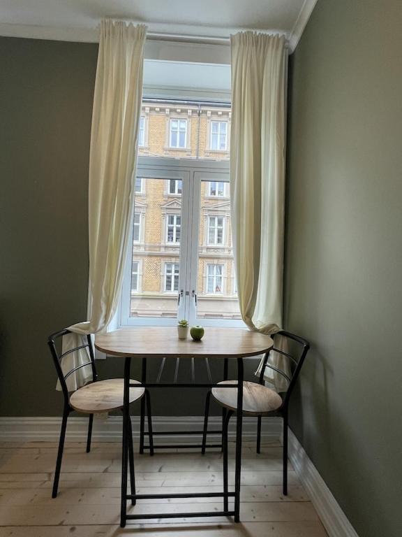 Lovely central apartment with two large bedrooms nearby Oslo Opera, vis a vis Botanical garden