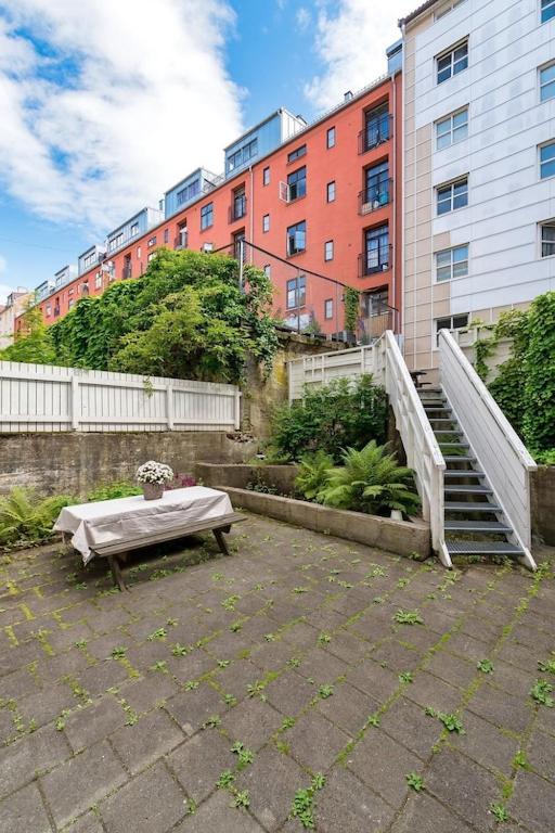 Lovely central apartment with two large bedrooms nearby Oslo Opera, vis a vis Botanical garden