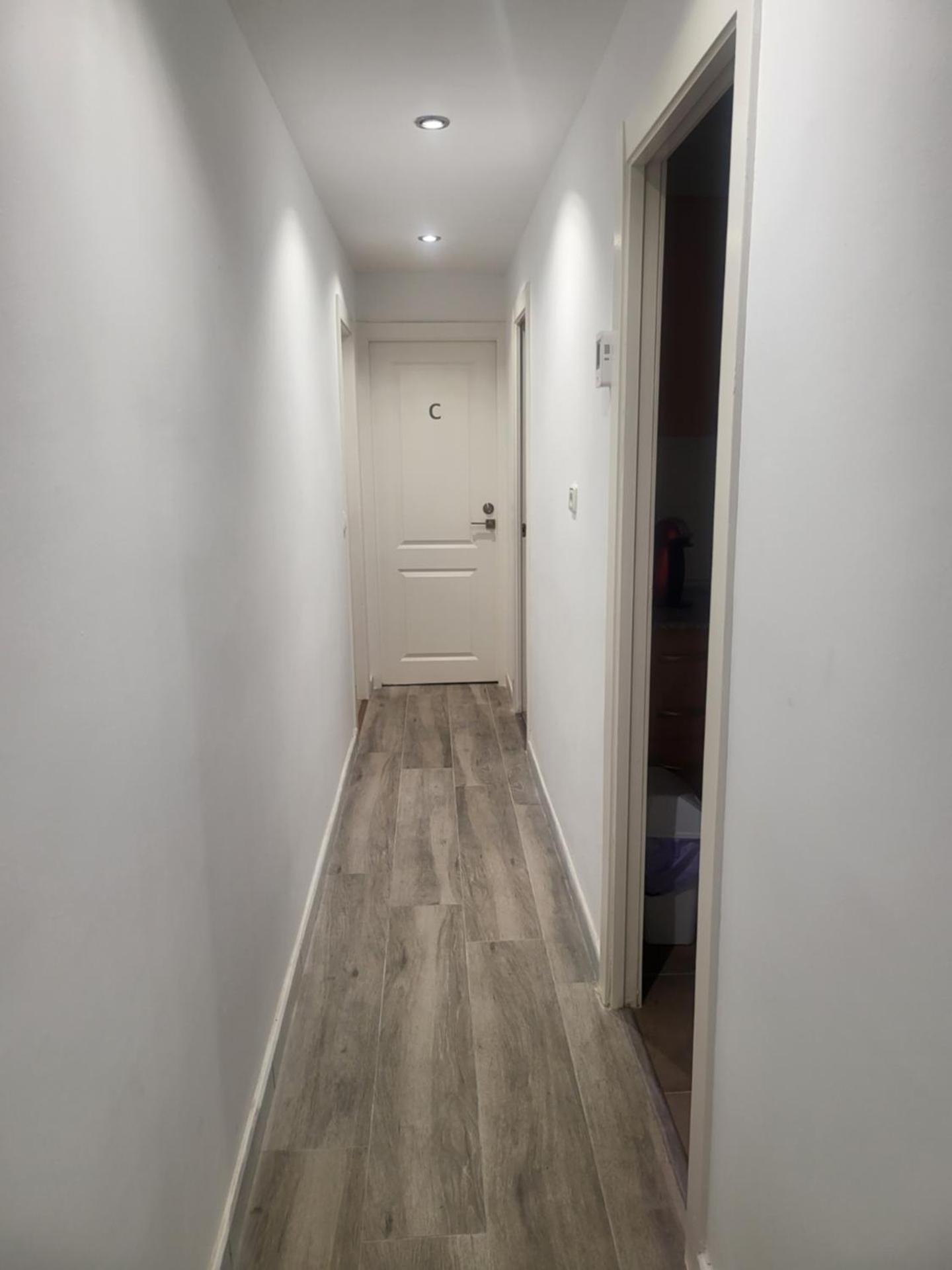 Habitaciones con baño compartido en bonito Apartamento en Badalona