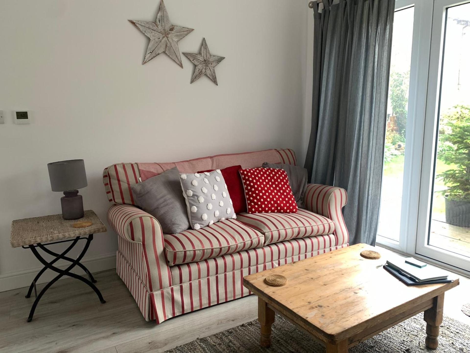 Seaglass Cottage, 5 mins from beach, hot tub on request