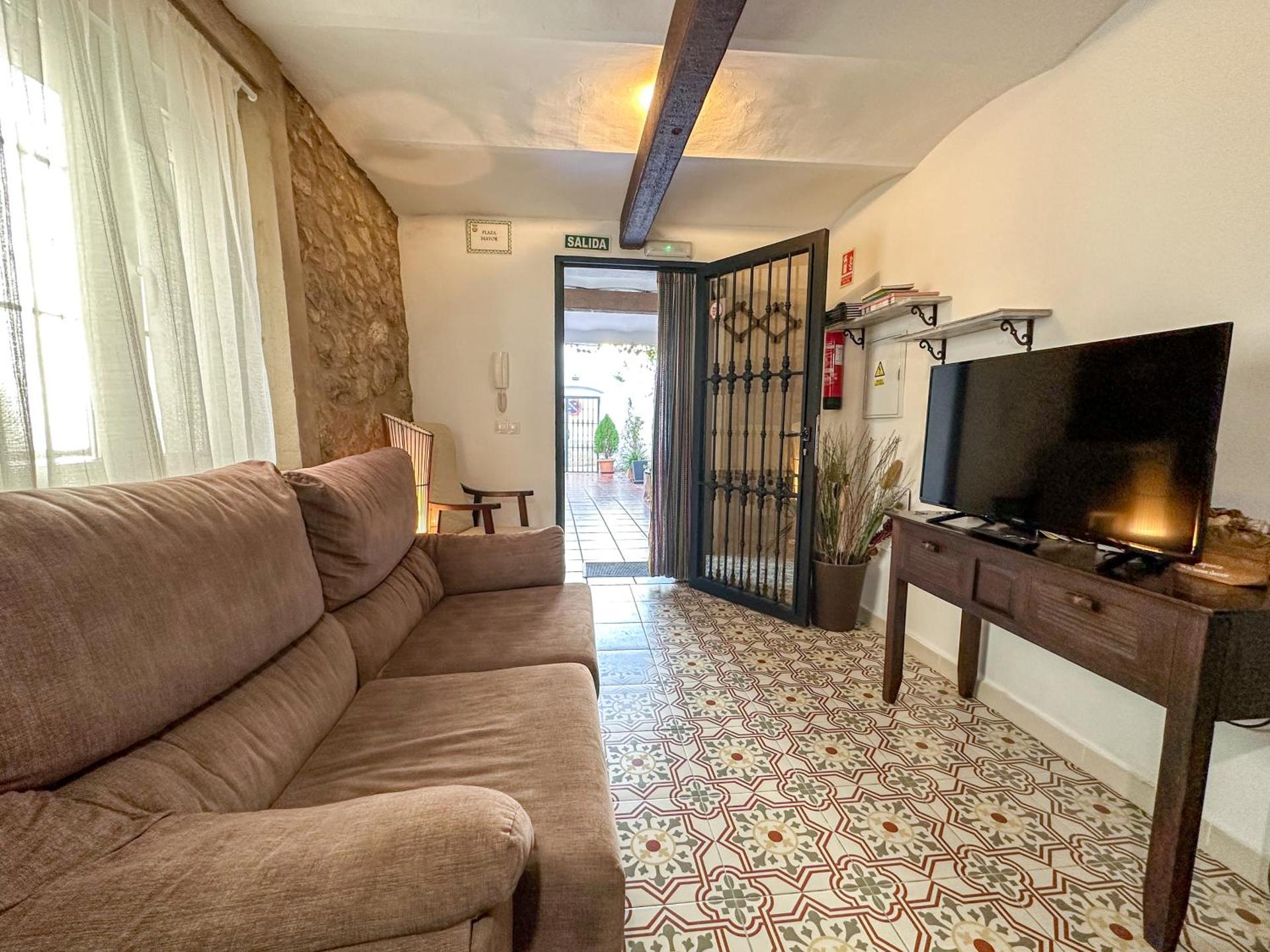 Communal lounge/ TV room