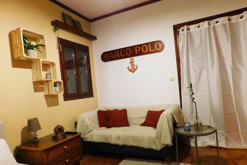 Marco Polo's Mooring Cozy Navy House