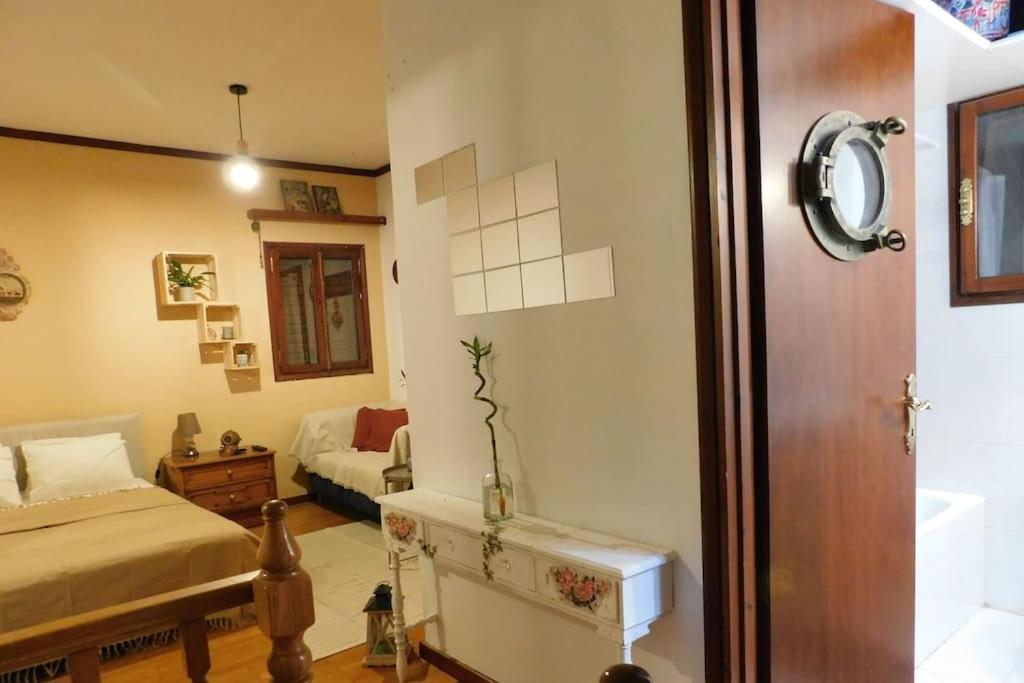 Marco Polo's Mooring Cozy Navy House