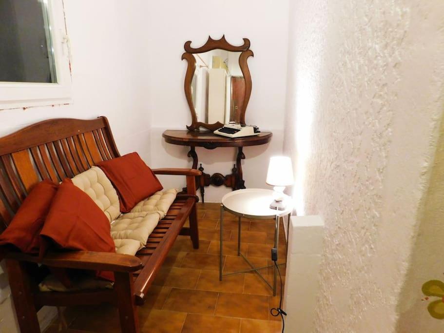 Marco Polo's Mooring Cozy Navy House