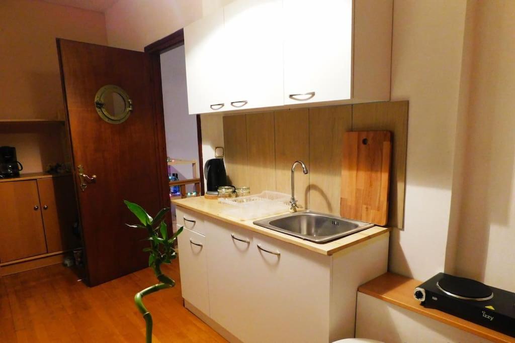 Marco Polo's Mooring Cozy Navy House