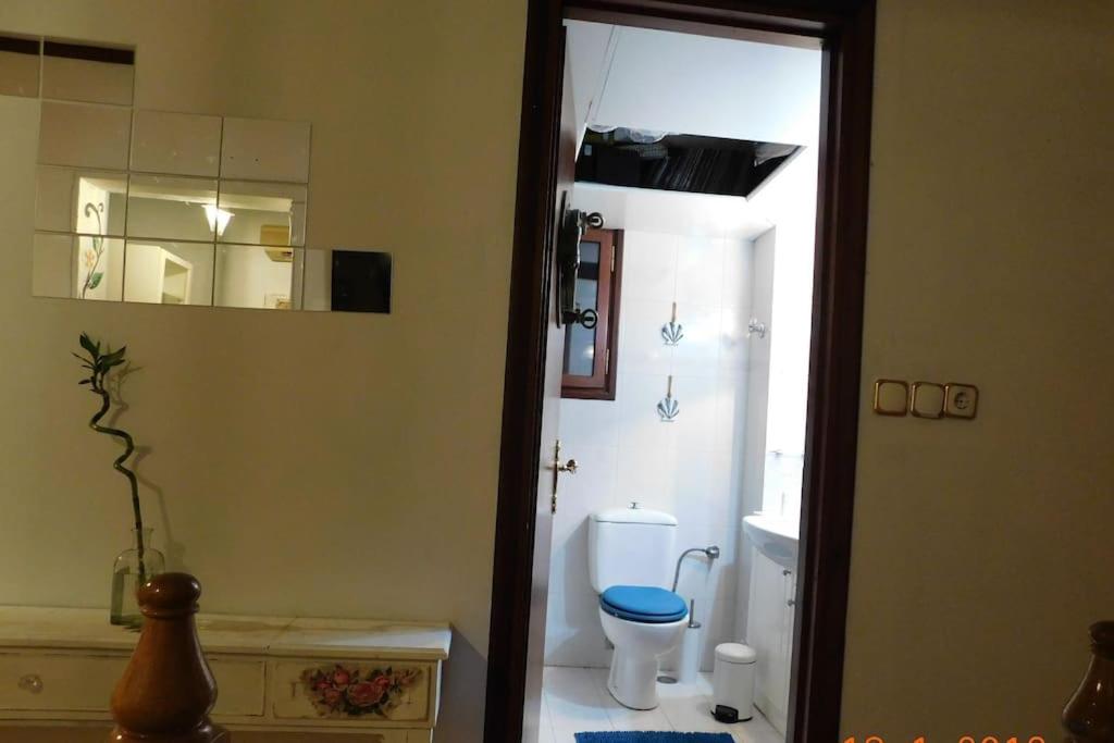 Marco Polo's Mooring Cozy Navy House