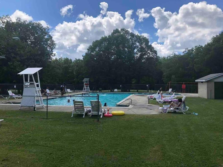 Modern Home near Lake w HotTub, Game Room, Fireplace