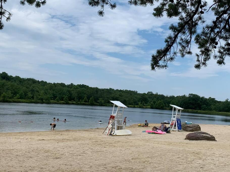 Modern Home near Lake w HotTub, Game Room, Fireplace