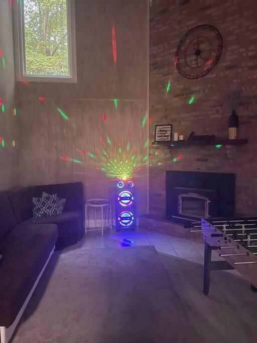 Modern Home near Lake w HotTub, Game Room, Fireplace