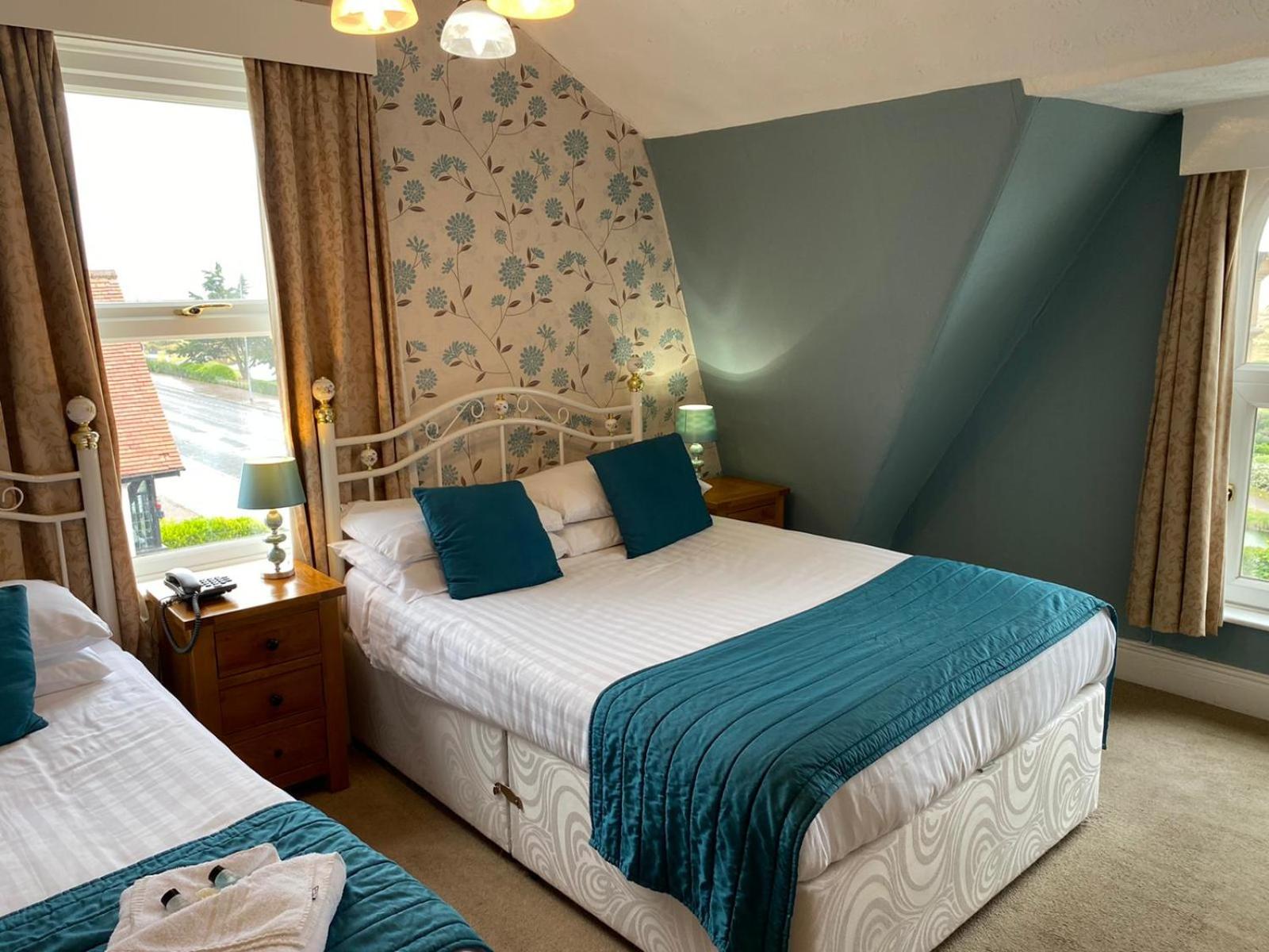 Family Room with Sea View (2 Adults + 1 Child)  