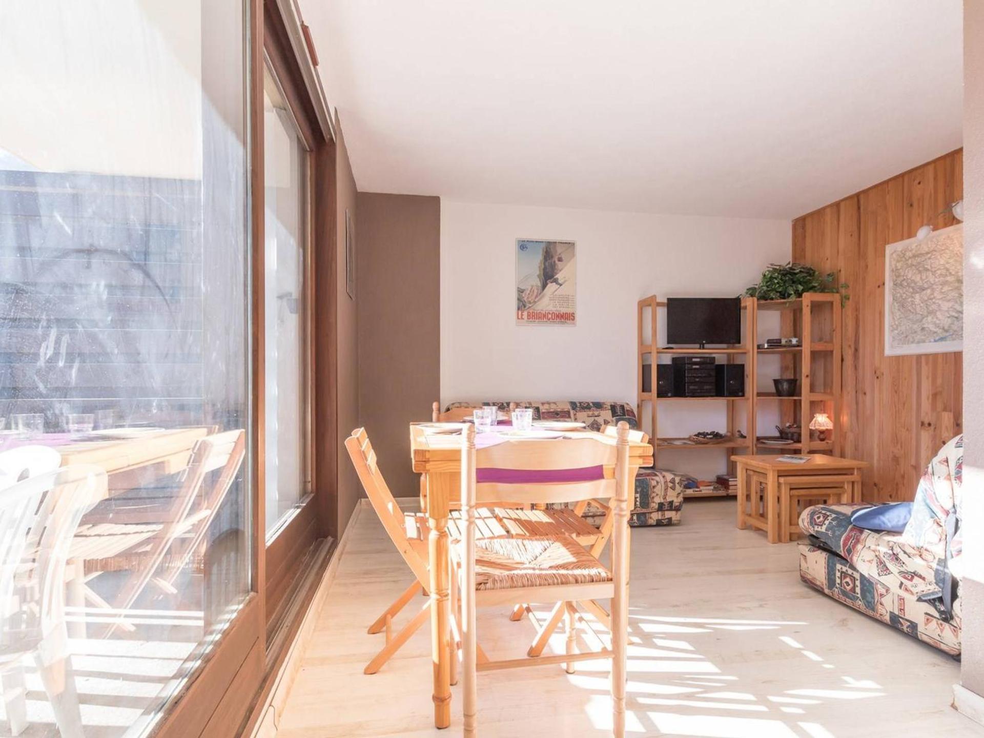 Grand studio calme 5 pers, parking, balcon, Briançon - FR-1-330C-88