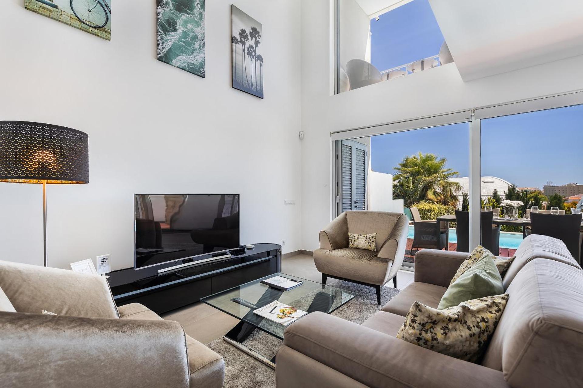 Communal lounge/ TV room