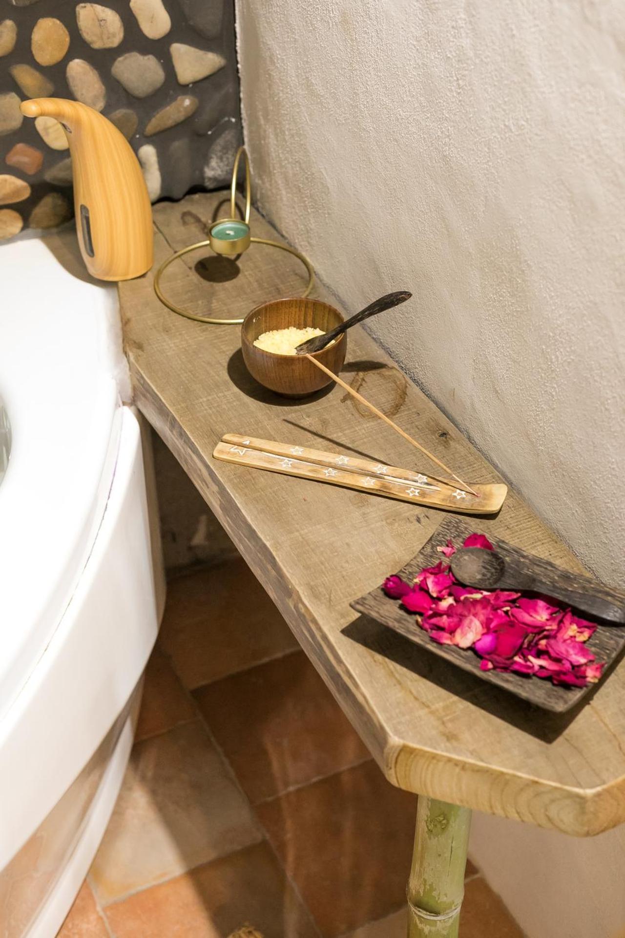 Opera Suites - Il sentiero della felicità