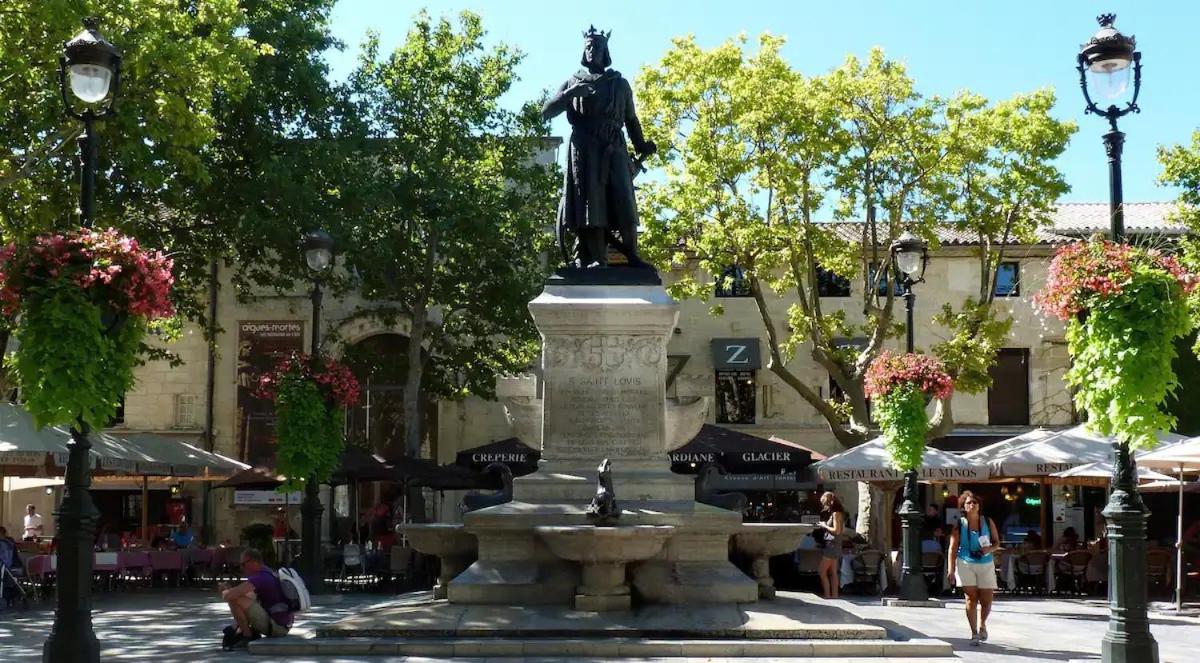 appartement n2 centre village, clim, parking gratuit