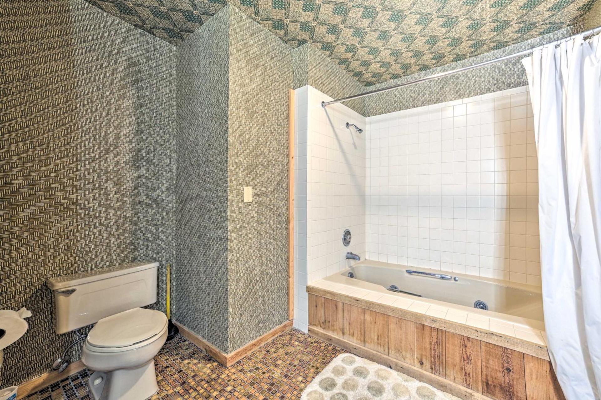 Bellaire Resort Condo Ski, Tube, Explore!