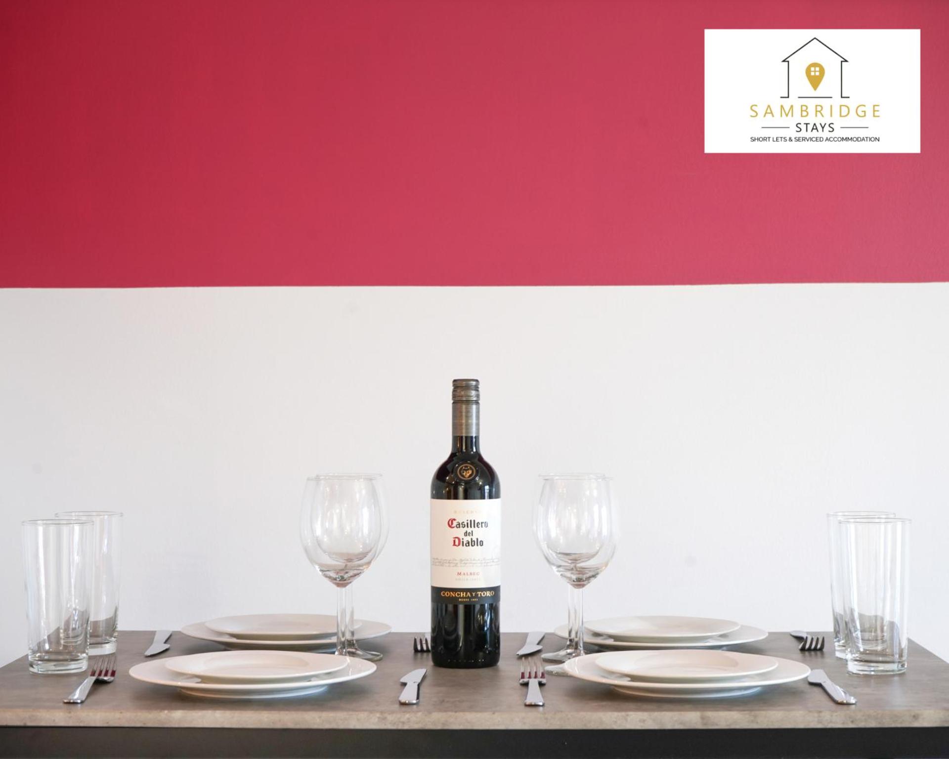 Beautiful 2 Bedroom Seviced Apt in Aylesbury By Sambridge Stays Short Lets & Serviced Accommodation