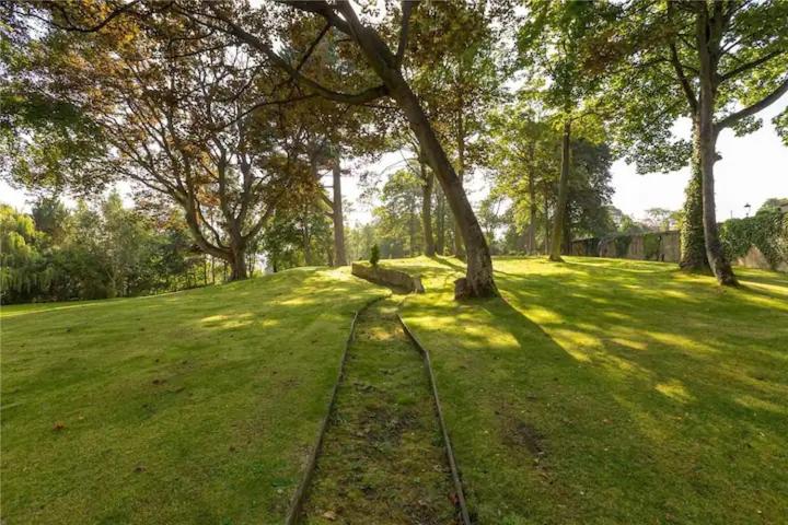 Superb 5 bedroom Villa 16 mins from City Centre