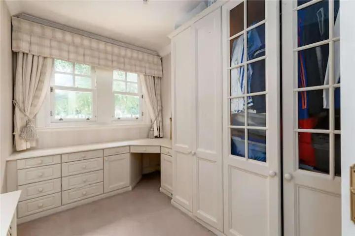 Superb 5 bedroom Villa 16 mins from City Centre