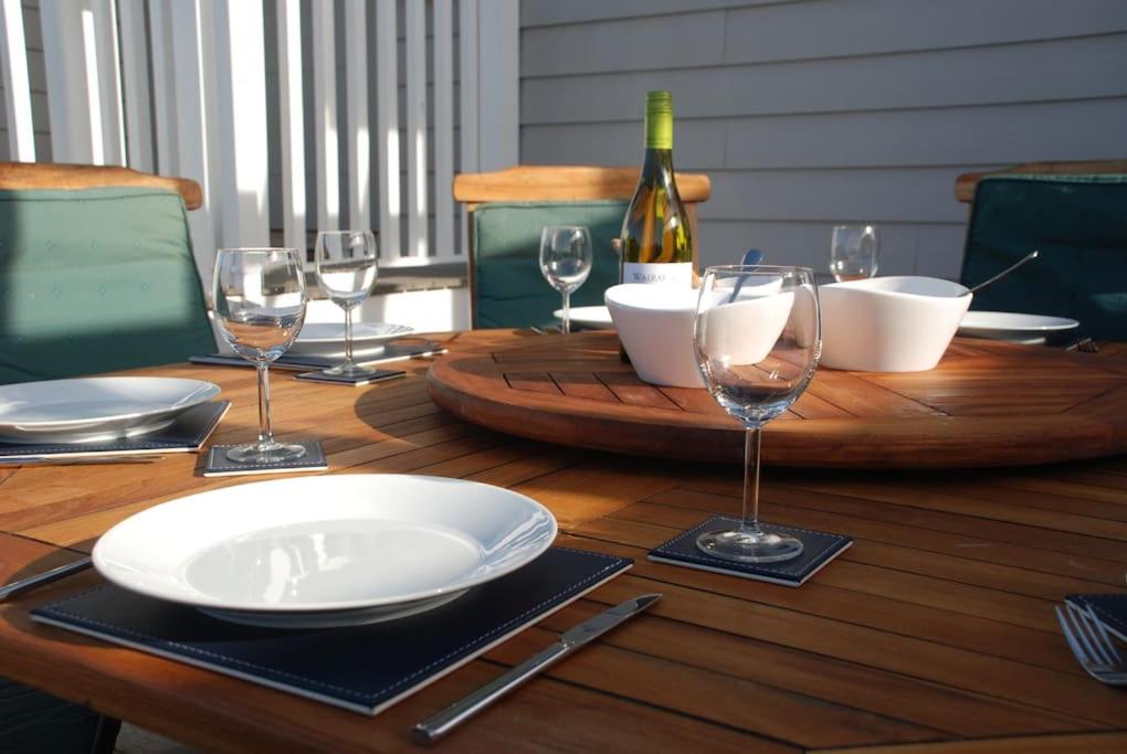 Wow I'm living on the beach. Luxury 4 bed sleeps 8