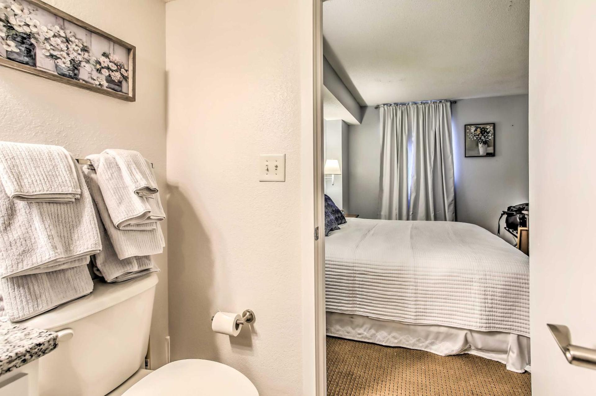 Myrtle Beach Retreat Steps to Ocean and Pier!