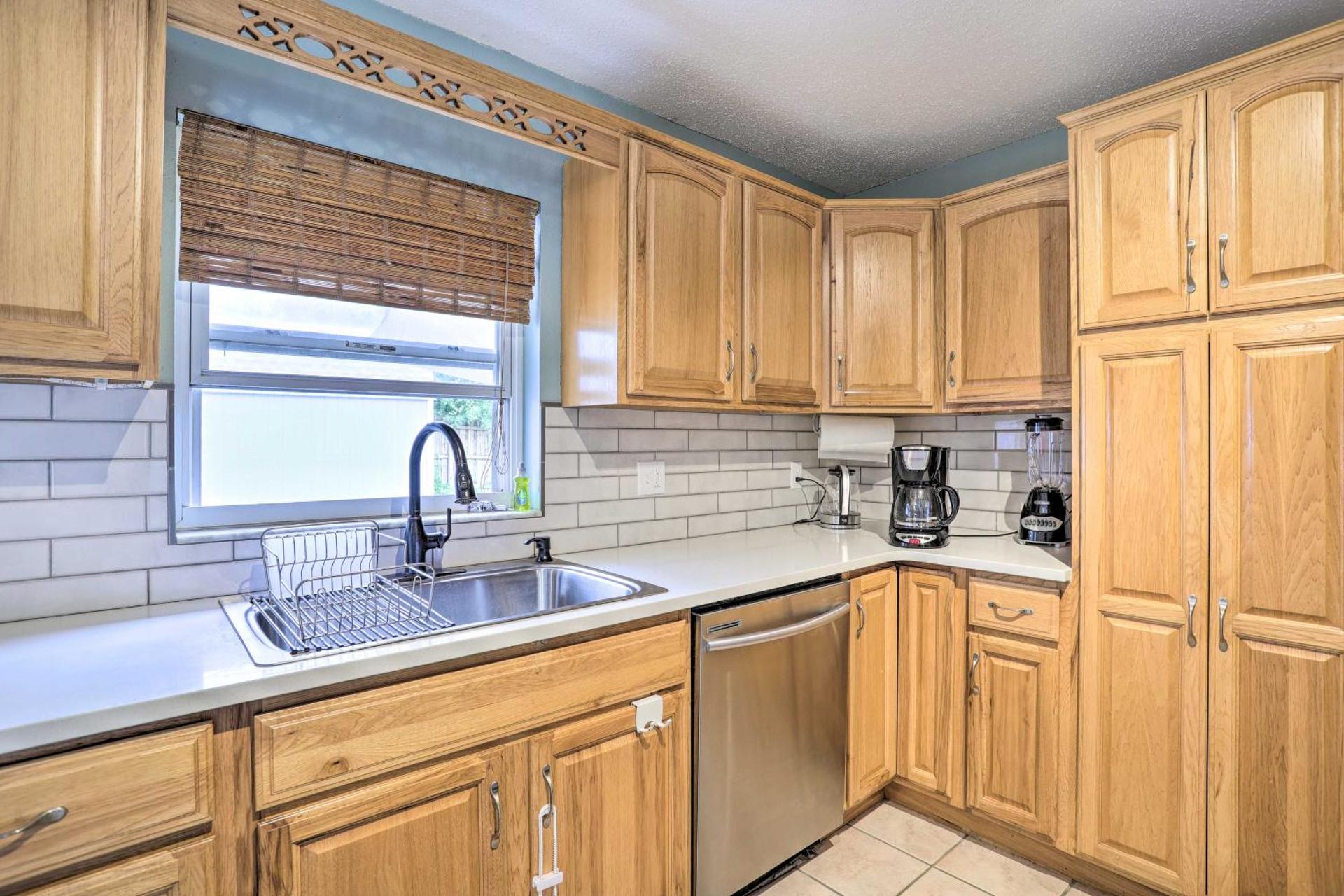 3 Mi to Botanical Gardens Sun-Kissed Largo Escape