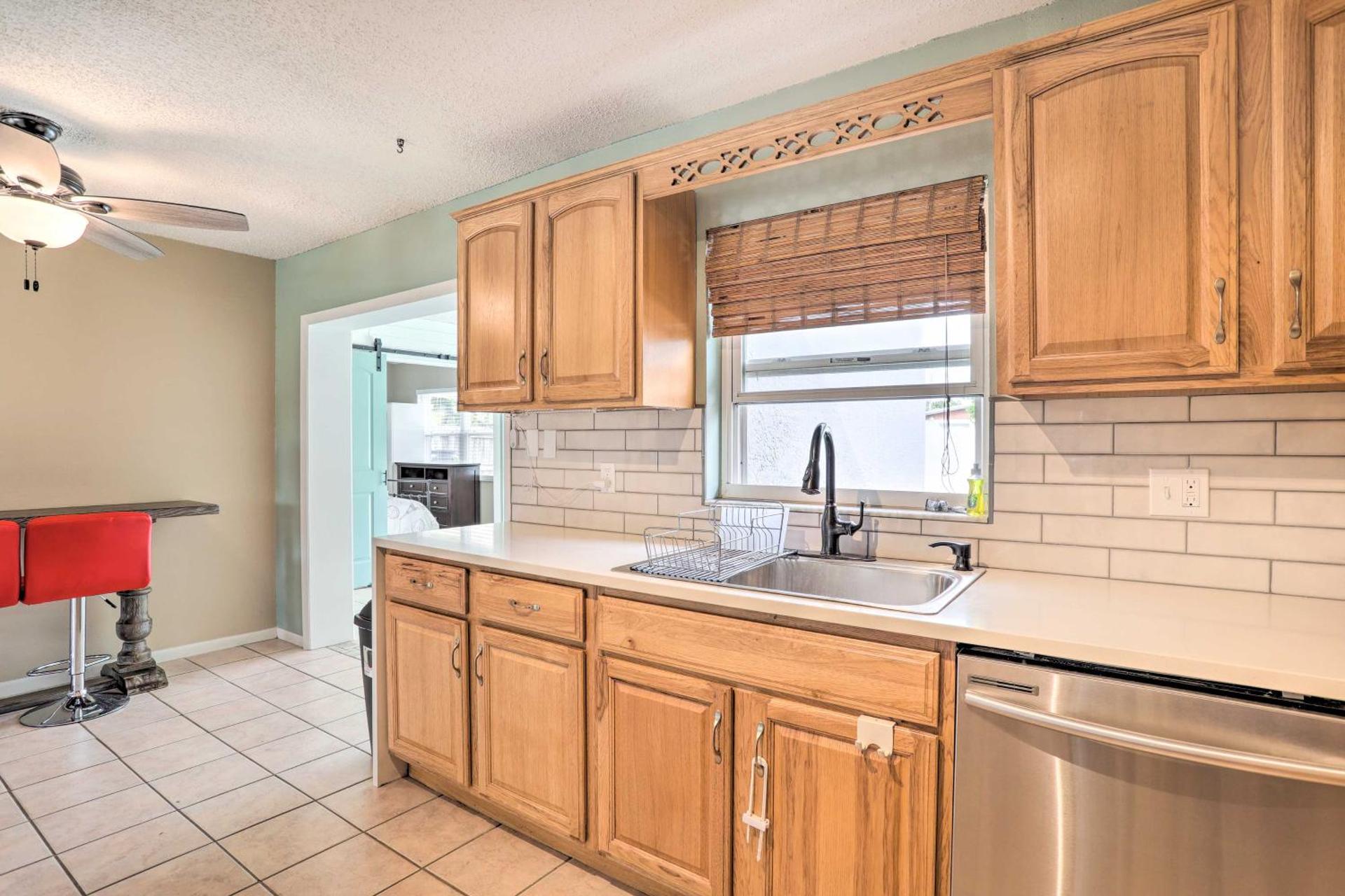 3 Mi to Botanical Gardens Sun-Kissed Largo Escape