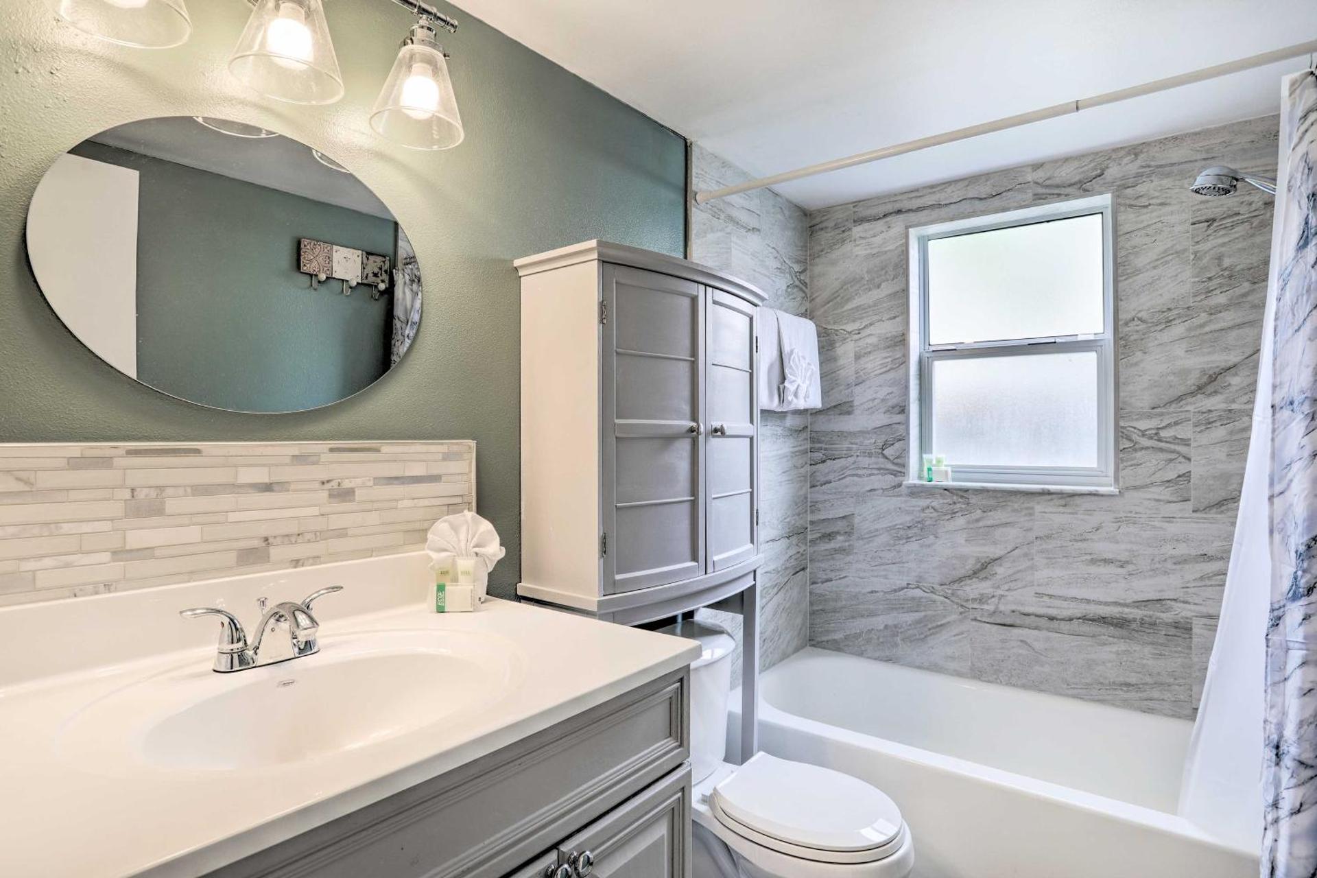 3 Mi to Botanical Gardens Sun-Kissed Largo Escape