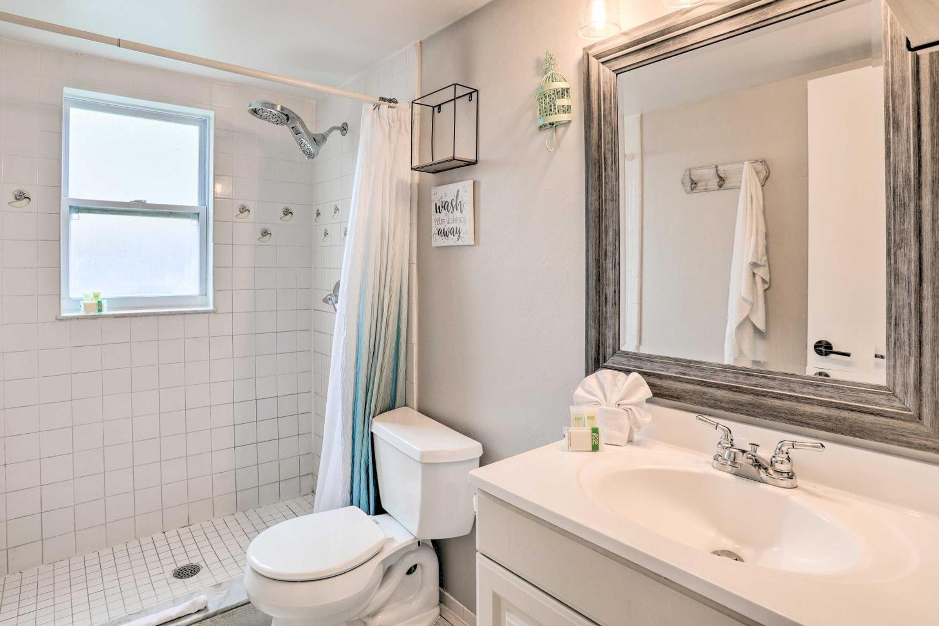 3 Mi to Botanical Gardens Sun-Kissed Largo Escape