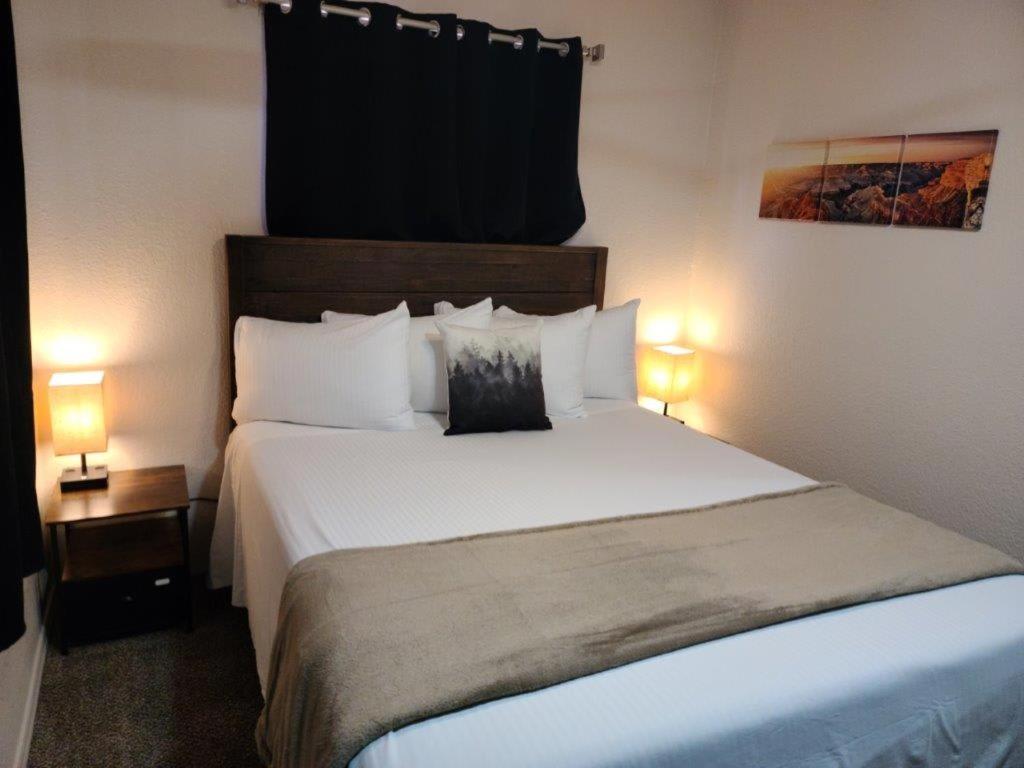 070A Grand Canyon Studio with Kitchenette, Accommodates 4