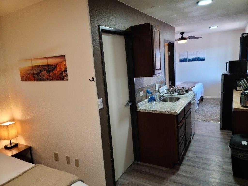 070A Grand Canyon Studio with Kitchenette, Accommodates 4