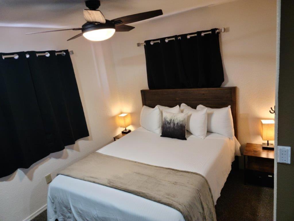 070A Grand Canyon Studio with Kitchenette, Accommodates 4