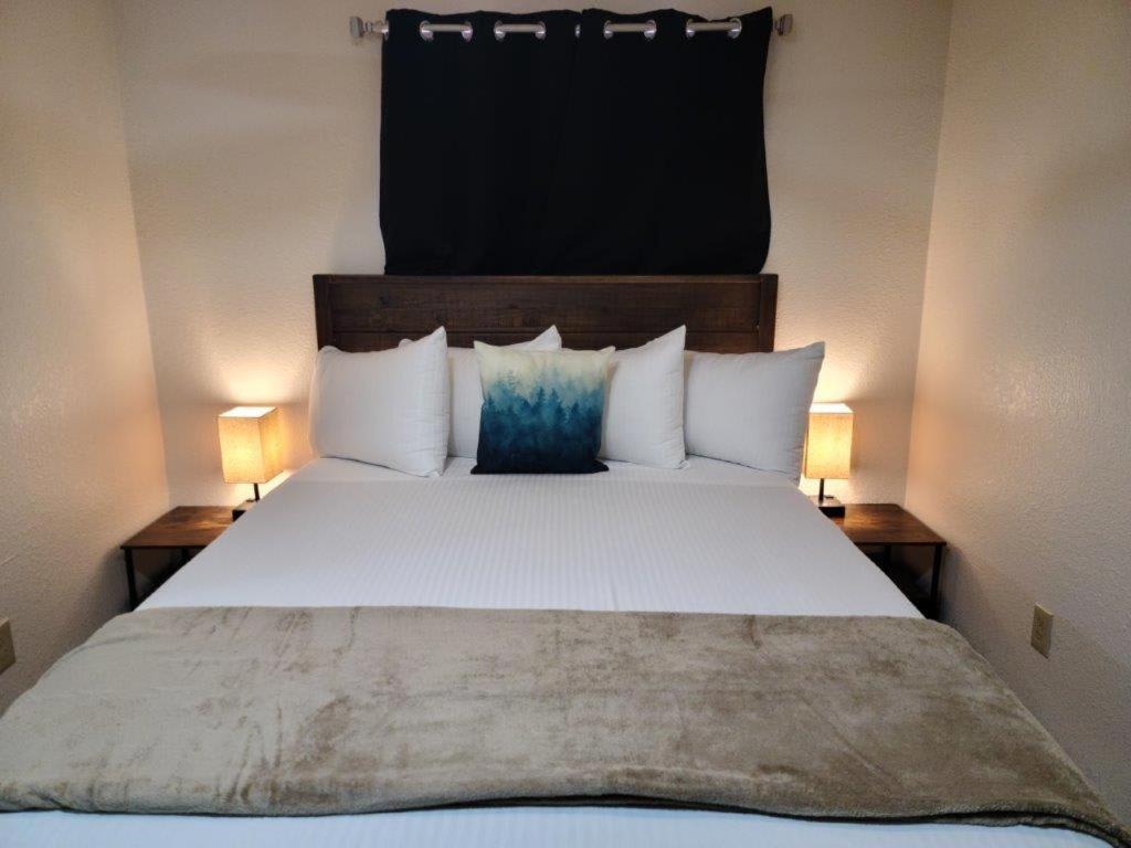 070A Grand Canyon Studio with Kitchenette, Accommodates 4