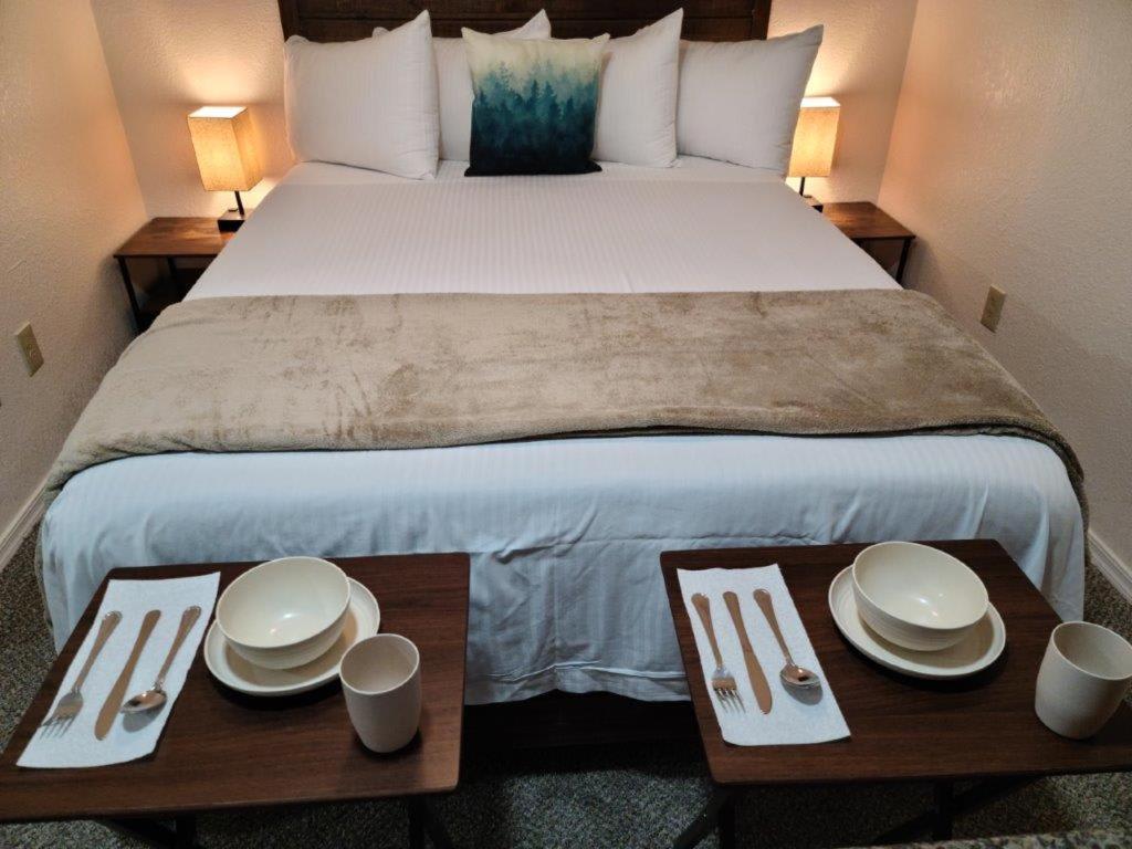 070A Grand Canyon Studio with Kitchenette, Accommodates 4